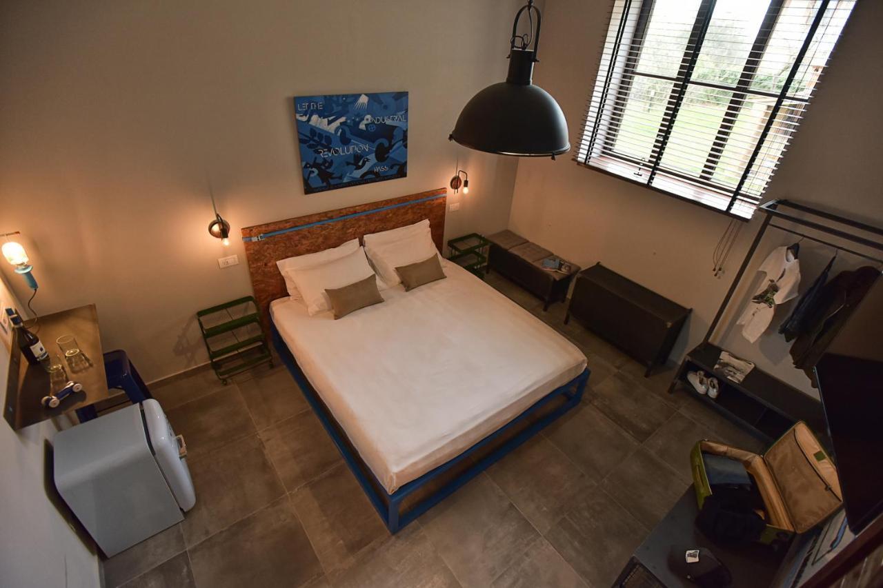 Garage47 Storica Officina Meccanica Loft B&B In Пиенца Екстериор снимка