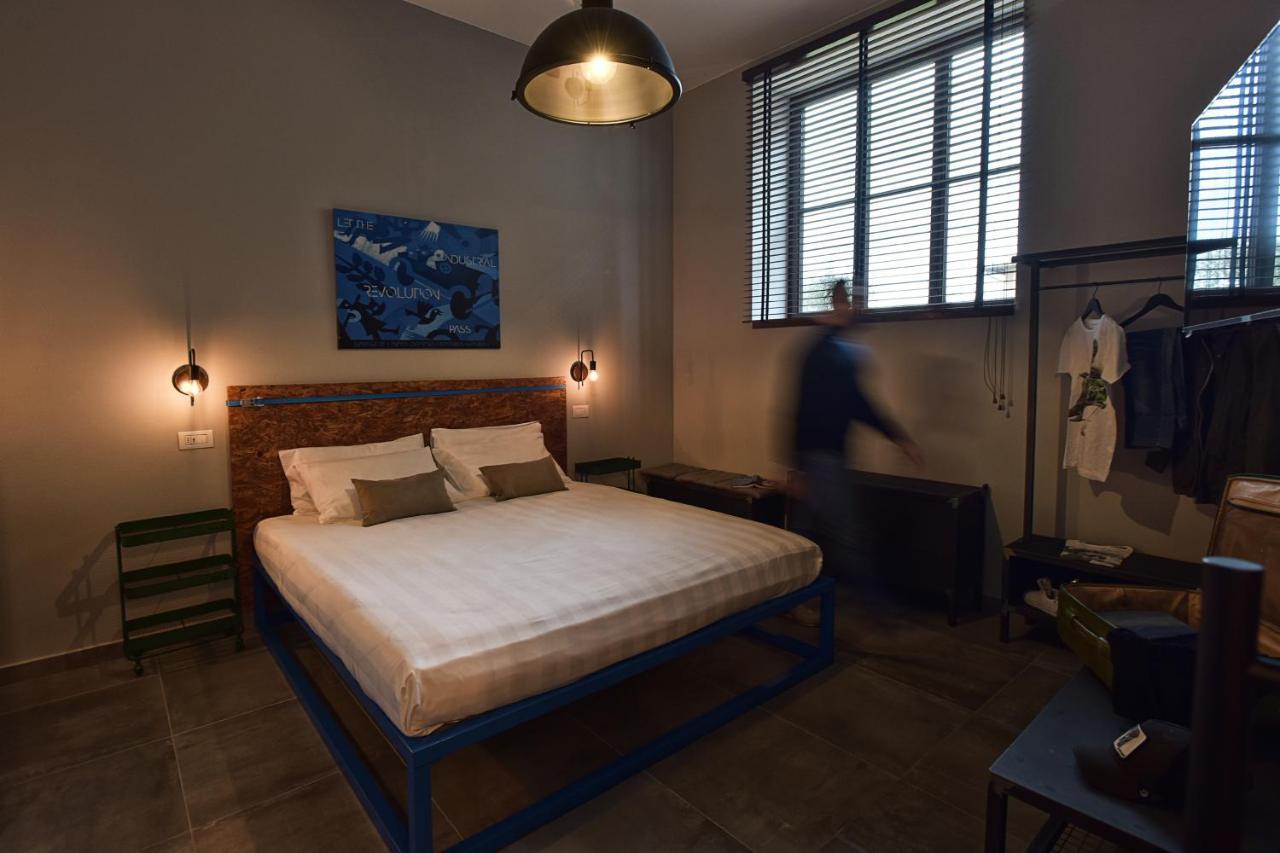 Garage47 Storica Officina Meccanica Loft B&B In Пиенца Екстериор снимка