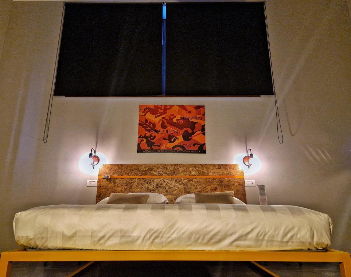 Garage47 Storica Officina Meccanica Loft B&B In Пиенца Екстериор снимка