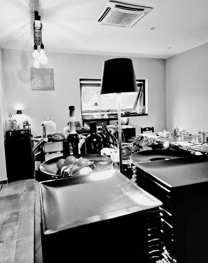 Garage47 Storica Officina Meccanica Loft B&B In Пиенца Екстериор снимка