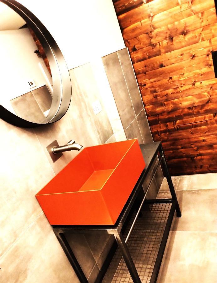 Garage47 Storica Officina Meccanica Loft B&B In Пиенца Екстериор снимка