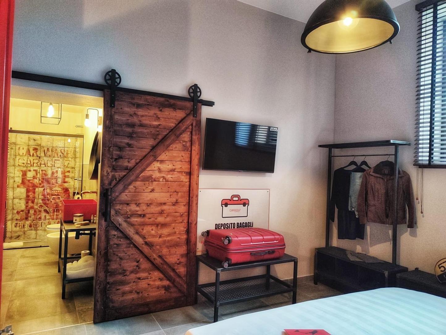Garage47 Storica Officina Meccanica Loft B&B In Пиенца Екстериор снимка