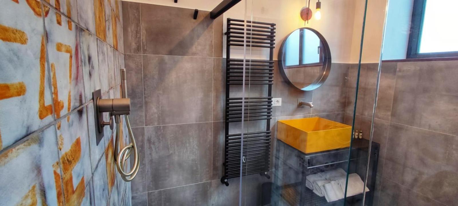 Garage47 Storica Officina Meccanica Loft B&B In Пиенца Екстериор снимка